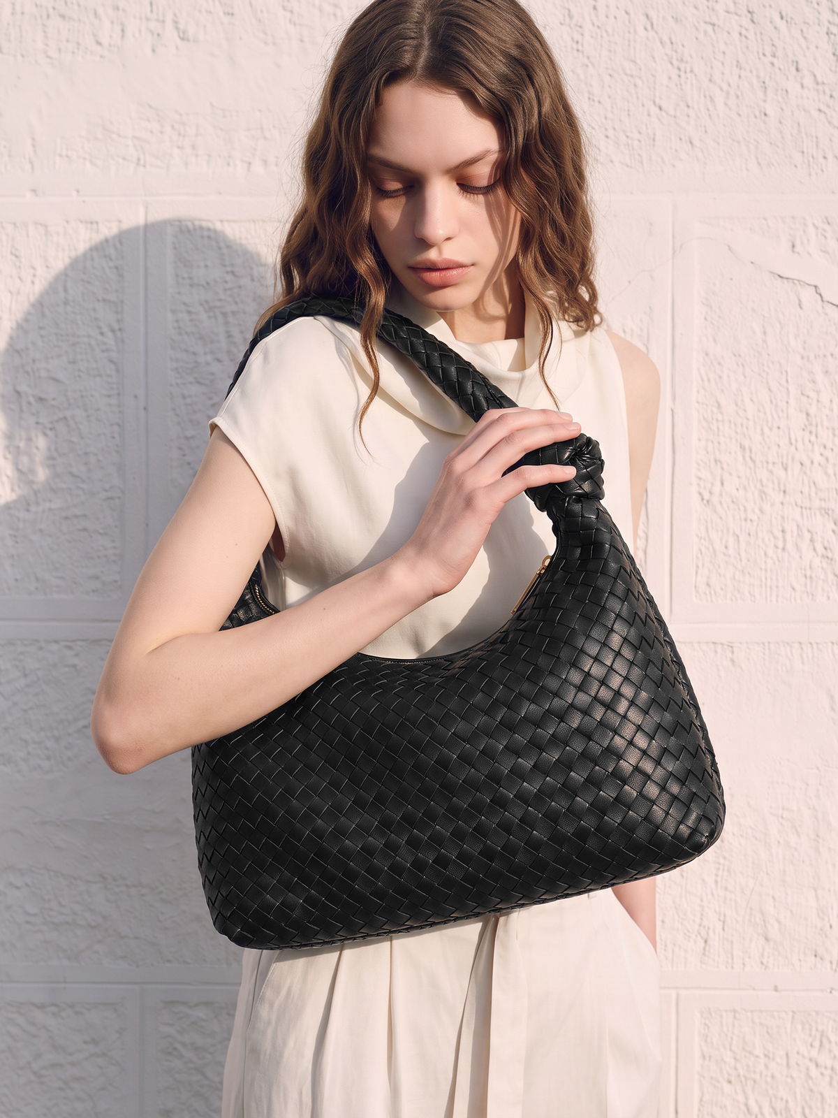 Nodo Black Woven Shoulder Bag