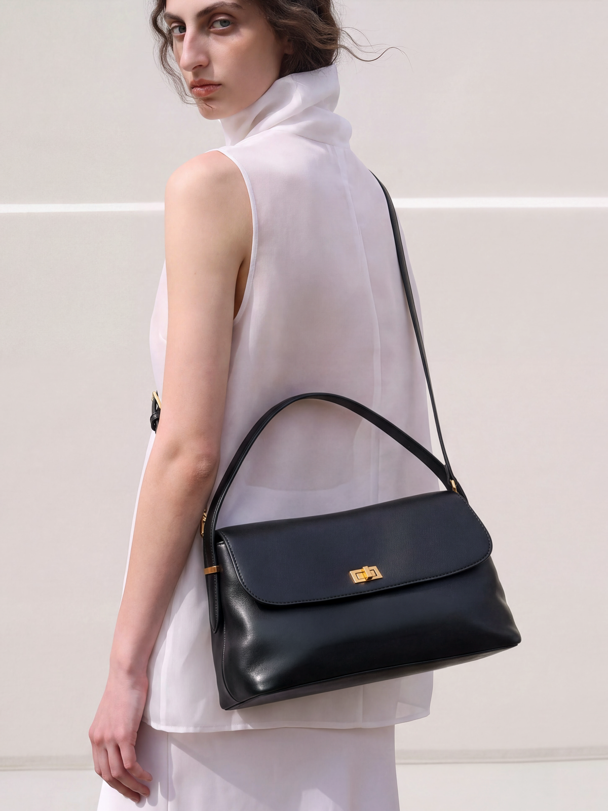 Otium Black Leather Shoulder Bag